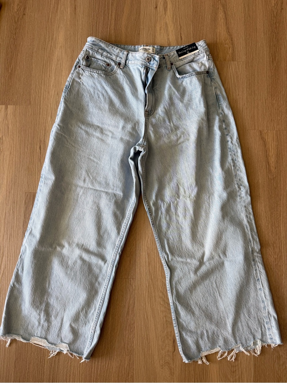 Abercrombie & Fitch TheCrop Wide Leg Light Wash Jean